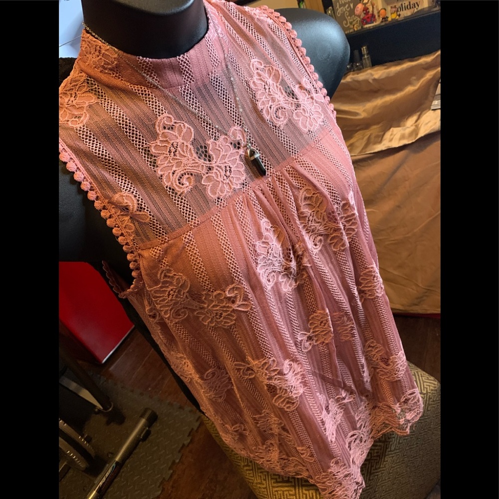 NWOT Rose/Pink Embroidered Lacy Stylish Top L